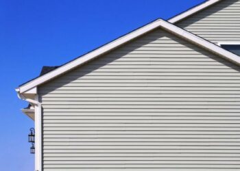 Wood vs Vinyl Siding: Costs, Pros and Cons, and Homeowner Reviews